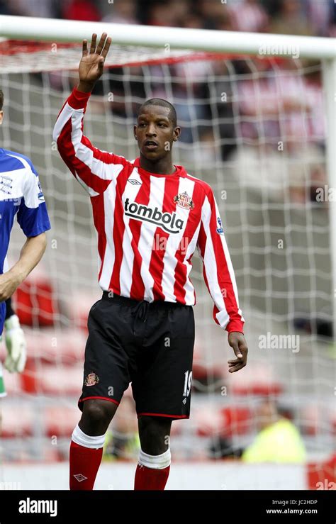 TITUS BRAMBLE SUNDERLAND FC STADIUM OF LIGHT SUNDERLAND ENGLAND 14 ...