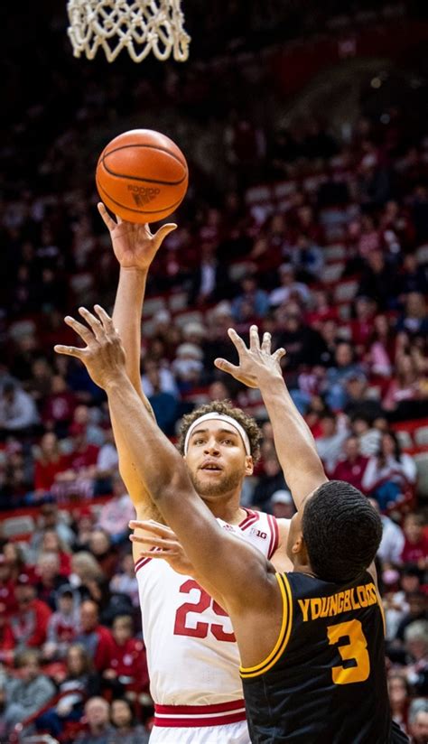 PHOTO GALLERY: Indiana Basketball Holds On to Beat Kennesaw State ...