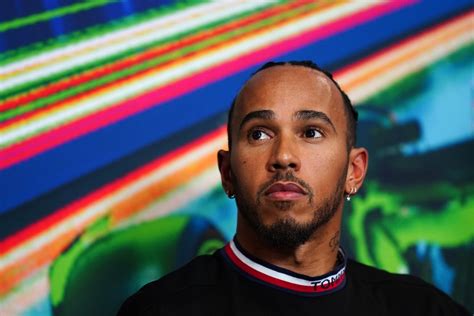 You’re stuck with me – Lewis Hamilton keen to thrash out new Mercedes deal | Radio NewsHub