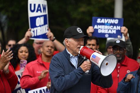 President Biden spoke for only 87 seconds in total on the picket line - Mr-Mehra