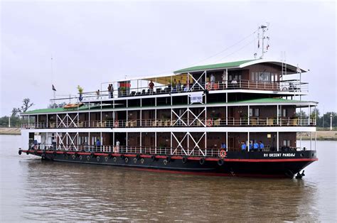 The Lower Ganges River Cruise (Downstream) - Peregrine Travel Centre