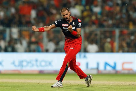 Harshal Patel loves bowling under pressure - Rediff Cricket