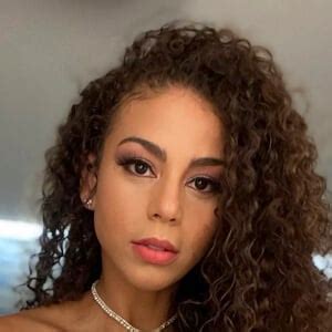 Samantha Irvin - Age, Family, Bio | Famous Birthdays