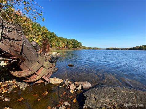 Wawayanda Lake Loop | njHiking.com