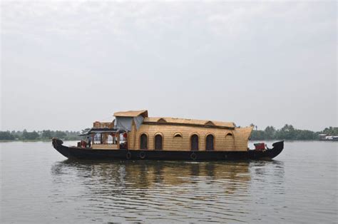 Why it is worth doing a Kerala Houseboat trip? - Trip and Travel Blog