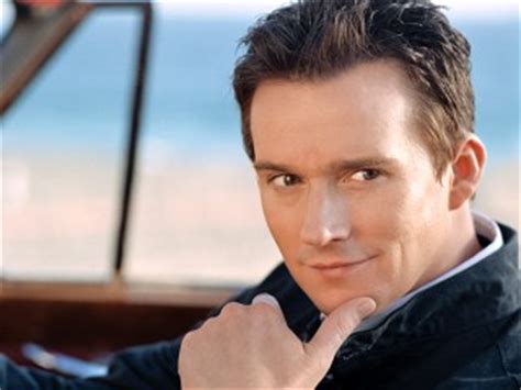 Russell Watson biography, birth date, birth place and pictures