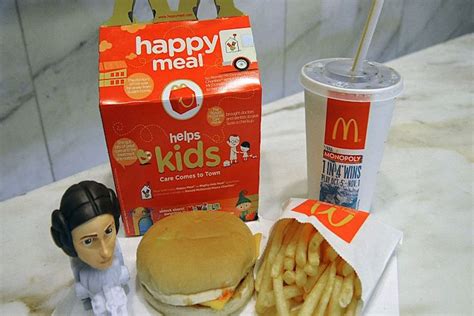 What Happens When You Save A McDonalds Happy Meal For 6 Years | FOOD ...