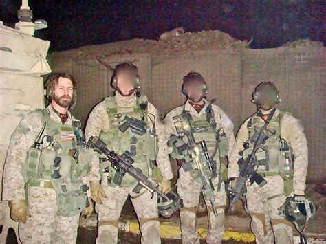 1st SFOD-D Tom Spooner with his pals in Iraq. [18001350] | Delta force, Us army delta force ...