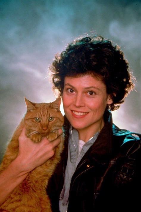 Sigourney Weaver with Jonesy in Aliens 1986 #cats | Cats, Pets cats, Cats and kittens