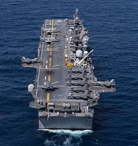 FOTOS: USS America (LHA-6) opera com 13 caças F-35B - Poder Naval - A informação naval comentada ...