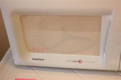 Lot 20 Goldstar Microwave | EstateSales.org