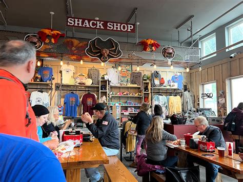 Tracy's King Crab Shack Review: Worth It When in Alaska? - UponArriving