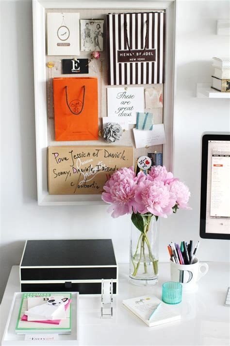 Adorn Beauty: Desk Decor