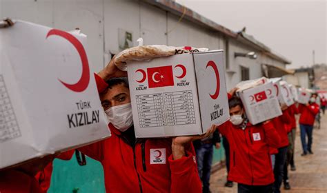 Turkish Red Crescent keeps aid flowing in Syria 11 years on | Daily Sabah