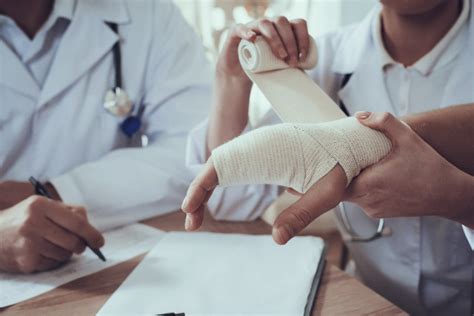 Wrist Arthroscopy: What Exactly Does Wrist Fracture Surgery Entail? - Minnesota Valley Surgery ...