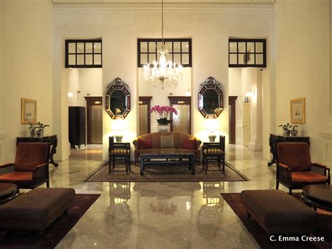 An Iconic Luxury Hotel Review: Raffles, Singapore - Adventures of a London Kiwi