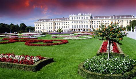 Schoenbrunn Palace Private Walking Tour