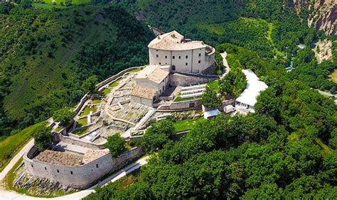 CASTELLO DI NARO - Castle Reviews (Italy)