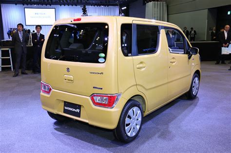 2017 Suzuki Wagon R Hybrid FX rear three quarters