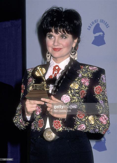 Musician Linda Ronstadt attends the 31st Annual Grammy Awards on February 22, 1989 at Shrine ...