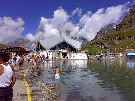 Hemkund Sahib : A sacred shrine of the Sikhs in The Himalayas – The ...