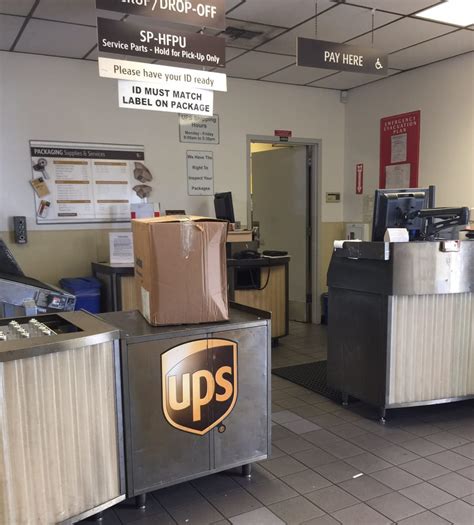 UPS Customer Center - 38 Reviews - Shipping Centers - Southeast - Las ...