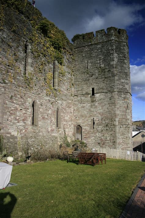 Brecon Castle from hotel grounds | B4601, Brecon, Powys, Wal… | Flickr