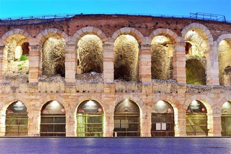 Arena Di Verona by Night - Italy / Arena of Verona at Night, World Heritage, I-III Century ...