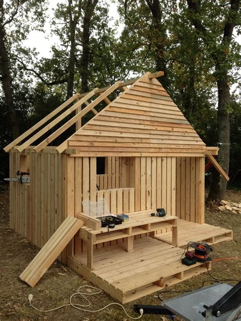 Pallet Cabin & Clubhouse: Build Your Own 19 Pallets Teenager Cabin ...