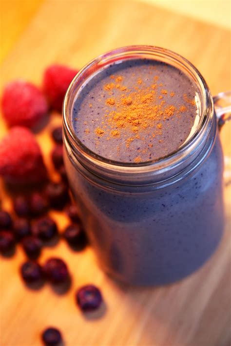 Low-Sugar Berry Smoothie | POPSUGAR Fitness Australia