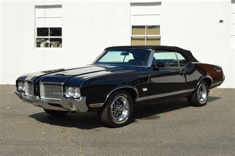 1971 Oldsmobile Cutlass Supreme | Mutual Enterprises Inc