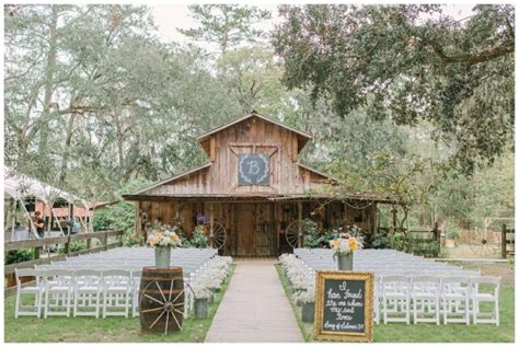 Farmhouse Inspired Barn Wedding Styled Shoot - The Pretty Pear Bride - Plus Size Bridal Magazine