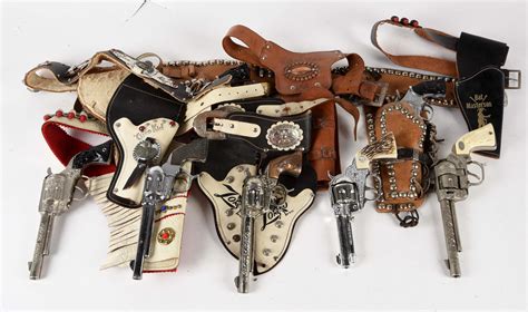 Lot Detail - LOT OF 7: CAP GUNS & HOLSTERS.