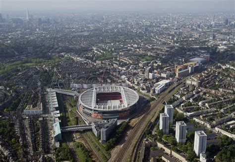 Visit The Emirates Stadium, The Headquarters of Arsenal FC - Traveldigg.com