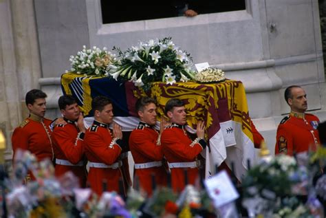 Lady Diana Funeral Flowers : Flowers for Princess Diana's Funeral ...