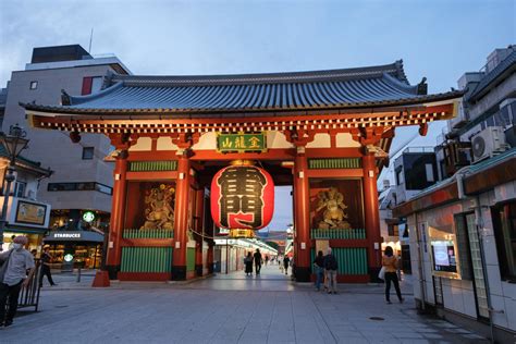 Real Estate Japan Picture of the Day - Kaminarimon Gate at Sensoji - Blog