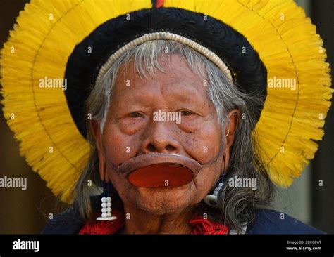 Brazil's legendary indigenous chief Raoni Metuktire (C) poses on the doorsteps of the Elysee ...