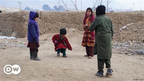 The plight of Afghan refugee children – DW – 01/20/2014