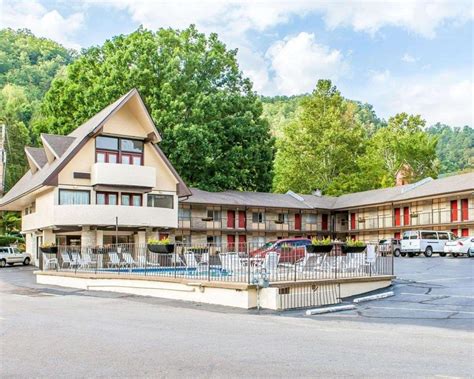 Take a 'Virtual' Tour of Econo Lodge Inn & Suites on the River in Gatlinburg (TN) - See ...