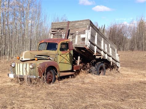 Abandoned Old Farm Truck, Northern BC, Canada[3264x2448] [OC] : AbandonedPorn