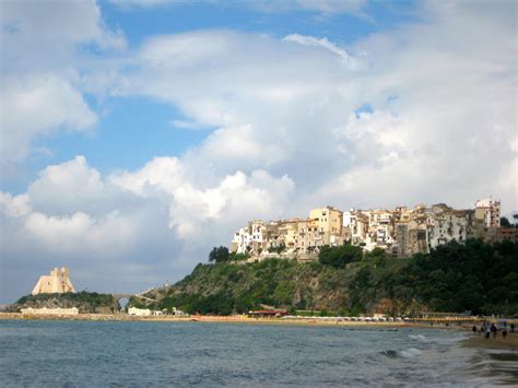 Home Sweet Rome: A Day in Sperlonga: Beaches, Caves, and Crazy Statues