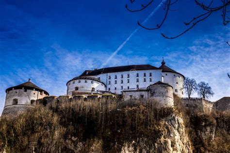 Castillo Kufstein En Austria Foto de archivo - Imagen de luces, acantilado: 33377620