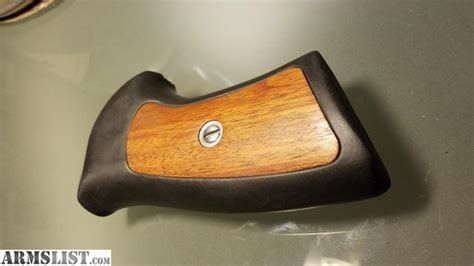 ARMSLIST - For Sale: Ruger GP100 Original Rubber Grips with Rosewood Insert