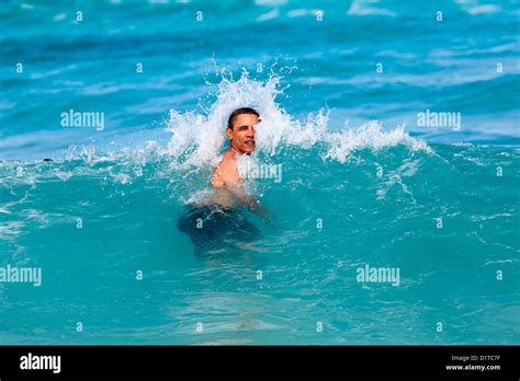 Barack obama hawaii swim hi-res stock photography and images - Alamy