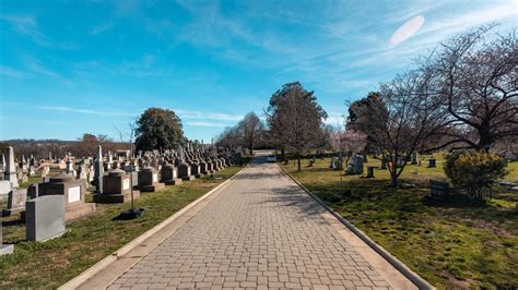 Visiting Congressional Cemetery in Washington DC (Photos)