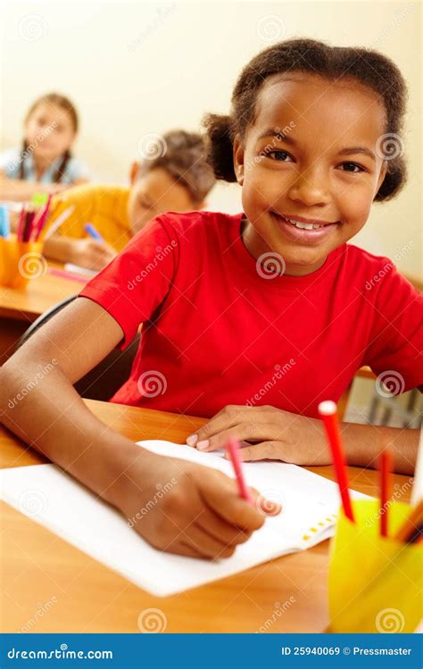 Classmates at Drawing Lesson Stock Image - Image of classroom, junior: 25940069