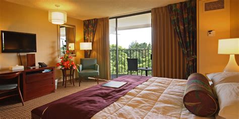 Hilo Big Island Hotel Rooms | Hilo Hawaiian Hotel | Castle Resorts