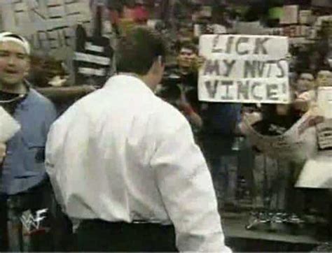 The 28 Funniest WWE Fan Signs Ever