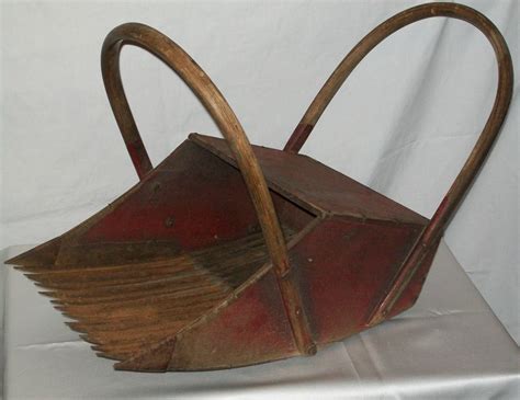 Wisco Histo • Wooden hand rake used for harvesting cranberries...