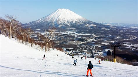 When is the best time to go skiing in Niseko, Japan